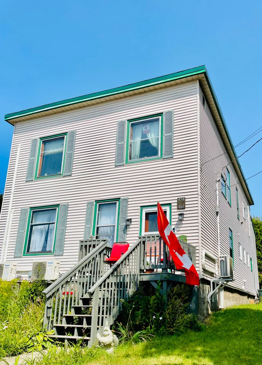 Fully renovated downstairs home minutes from hospitals, the port and Bayshore Beach!